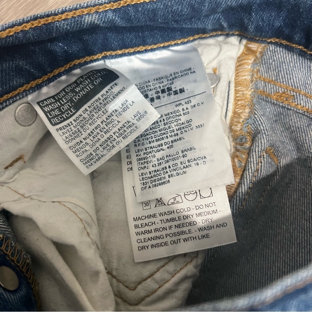 Levi’s 501 Crop Jeans - Picture 5 of 8